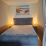 - Haus K, App 0keg11 *